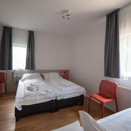 Bed and breakfast Dalma Panzió 4*